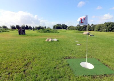 Abschlagbereich auf dem Fußballgolfplatz Tating