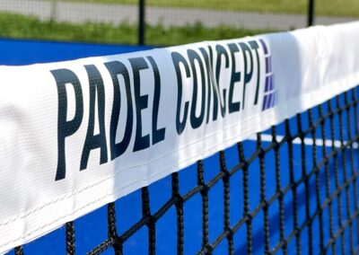 Netz und Spielfeld Padel-Tennisplatz im Sportpark Tating